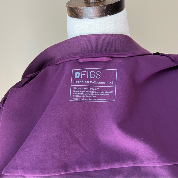 Brand new FIGS Bellery Scrub Jacket XS LIMITED Deep Purple - Picture 4 of 4